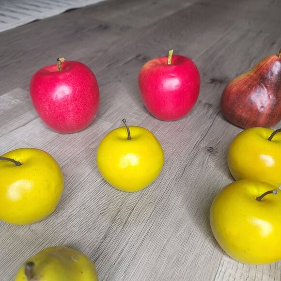 Large Assortment Of Artificial Fruits Including Apples Pears Lemons & Grapes - Picture 6 of 16